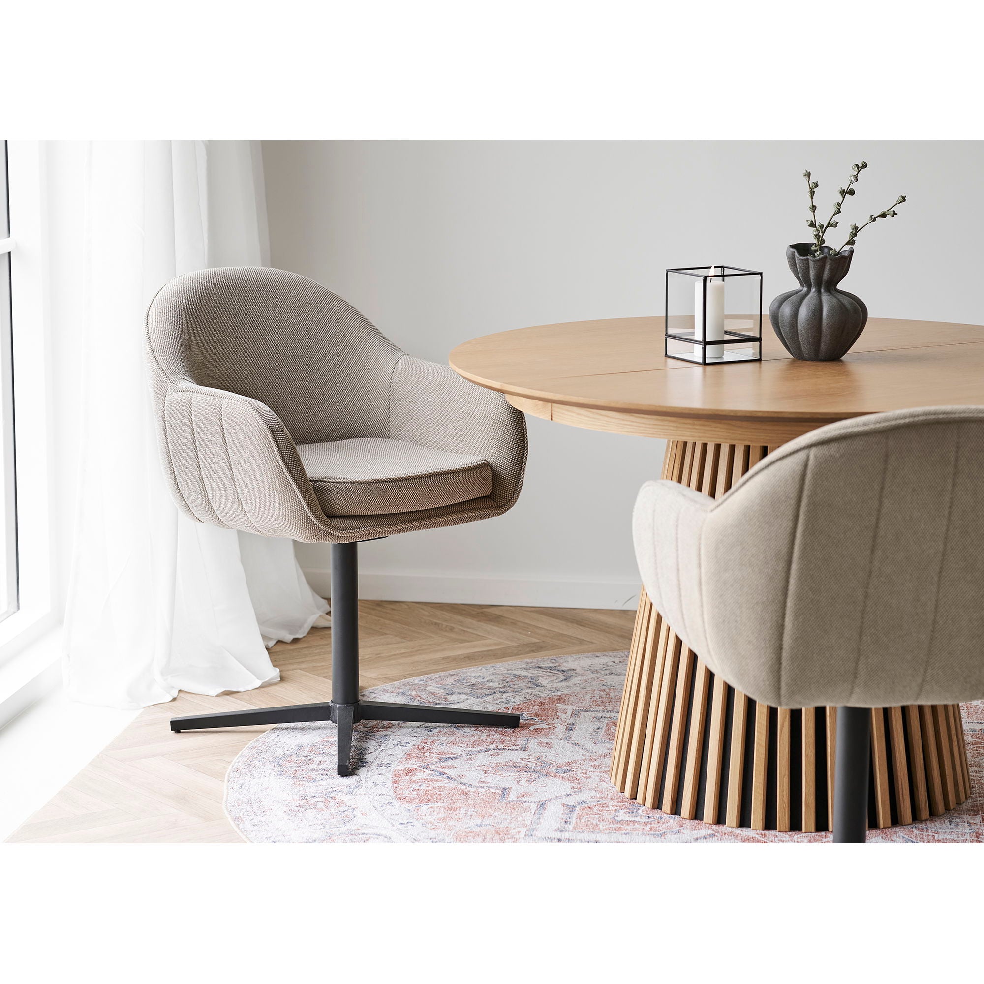 Tamera Draaibare Eetkamerstoel - Zachte stof in Zandkleur