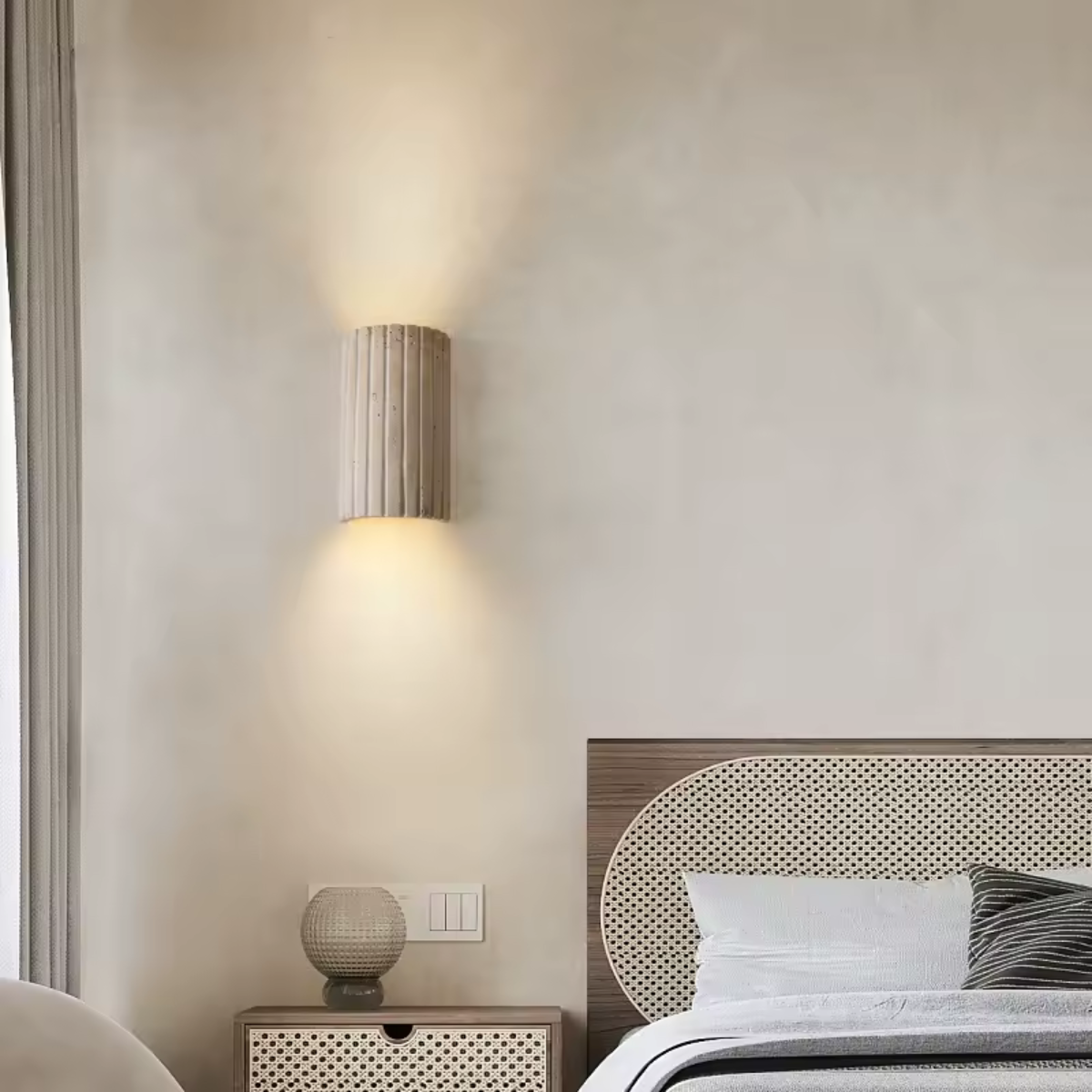 Travertijn Wandlamp — Geribbeld wit met geintegreerde-LED