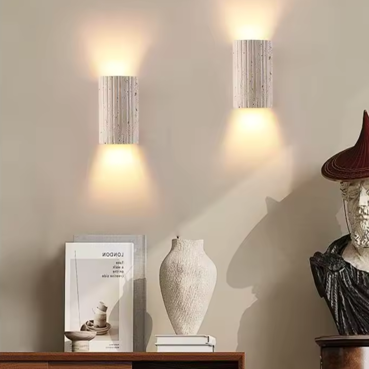 Travertijn Wandlamp — Geribbeld wit met geintegreerde-LED