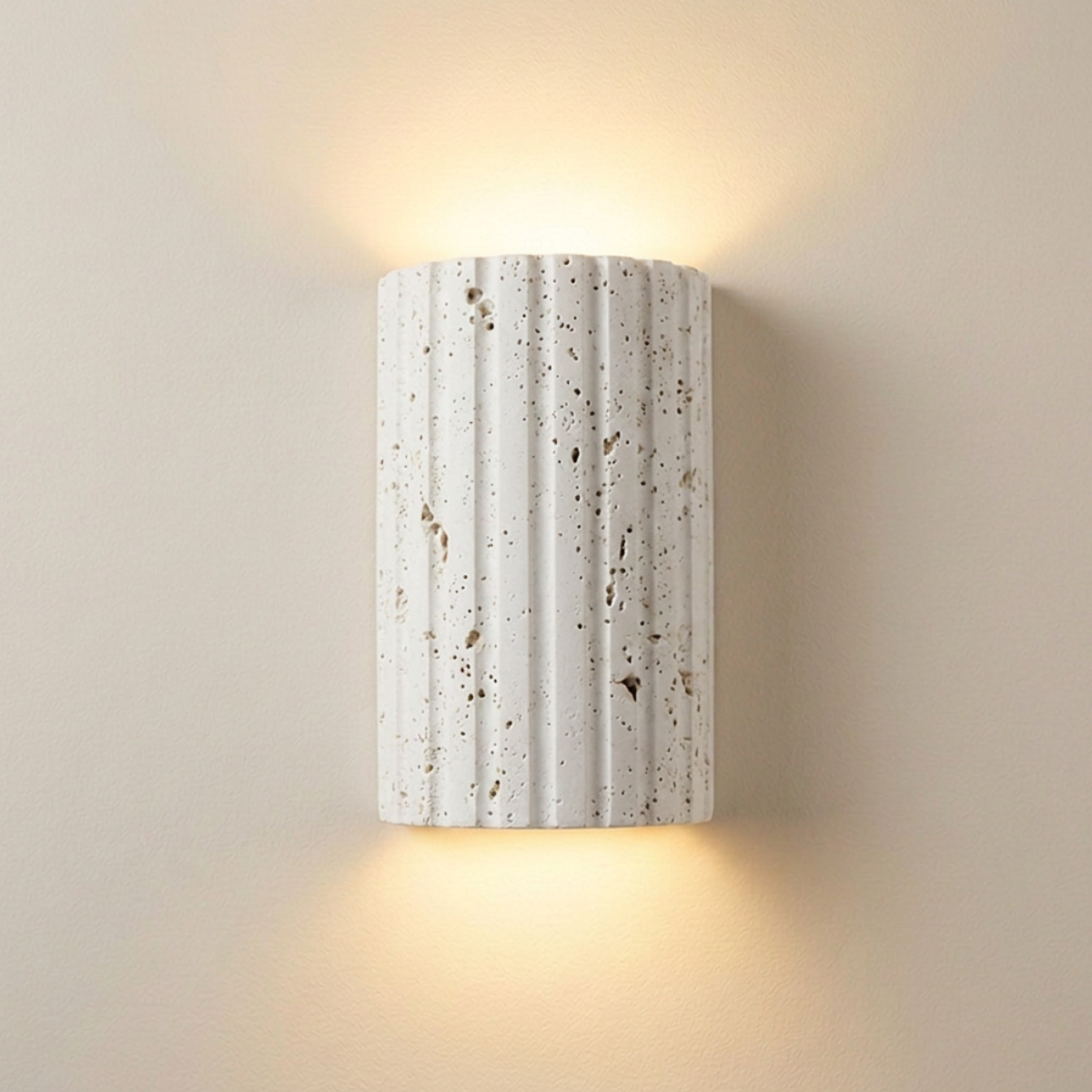 Witte Travertijn Wandlamp vrijstaand productaanzicht