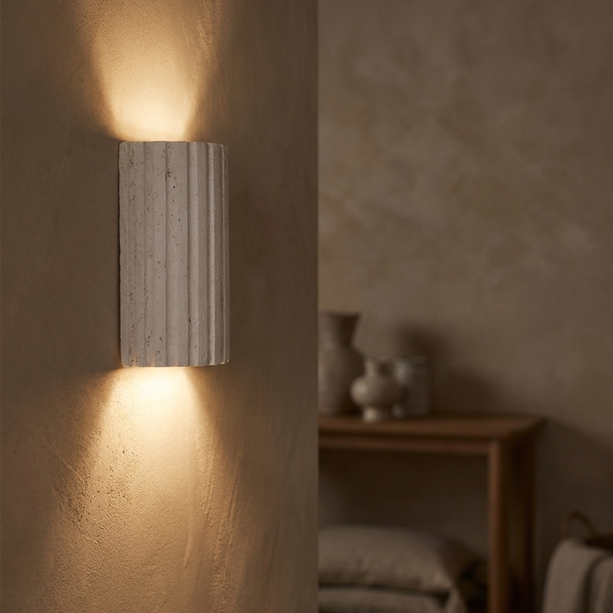 Witte Travertijn Wandlamp detail van vorm en afwerking