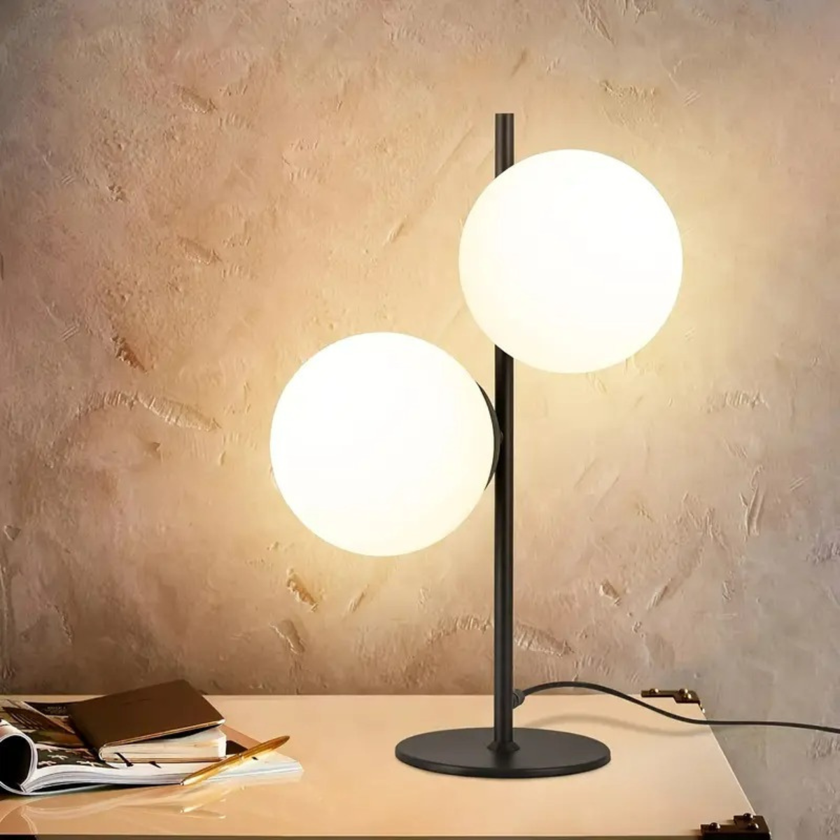 Glazen tafellamp goud zwart detail