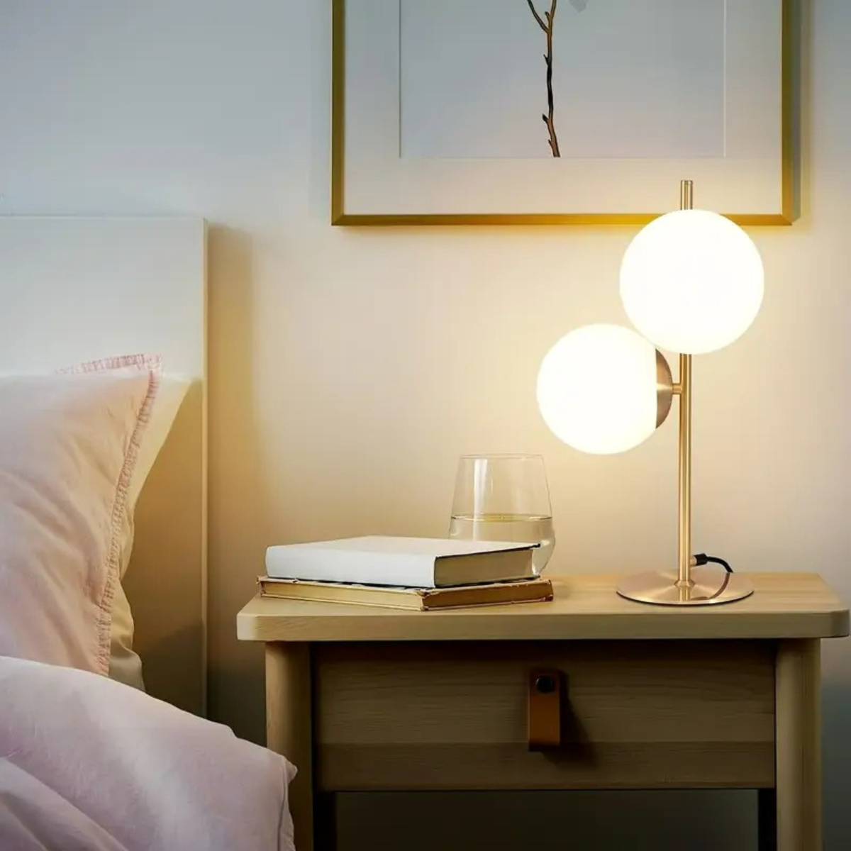 Moderne glazen tafellamp warm sfeerlicht