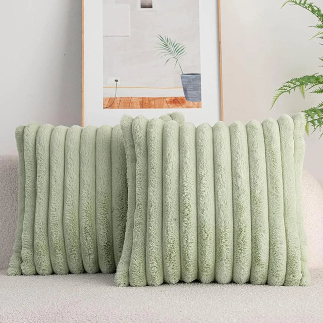 Zachte gestreepte pluche kussenhoes detail