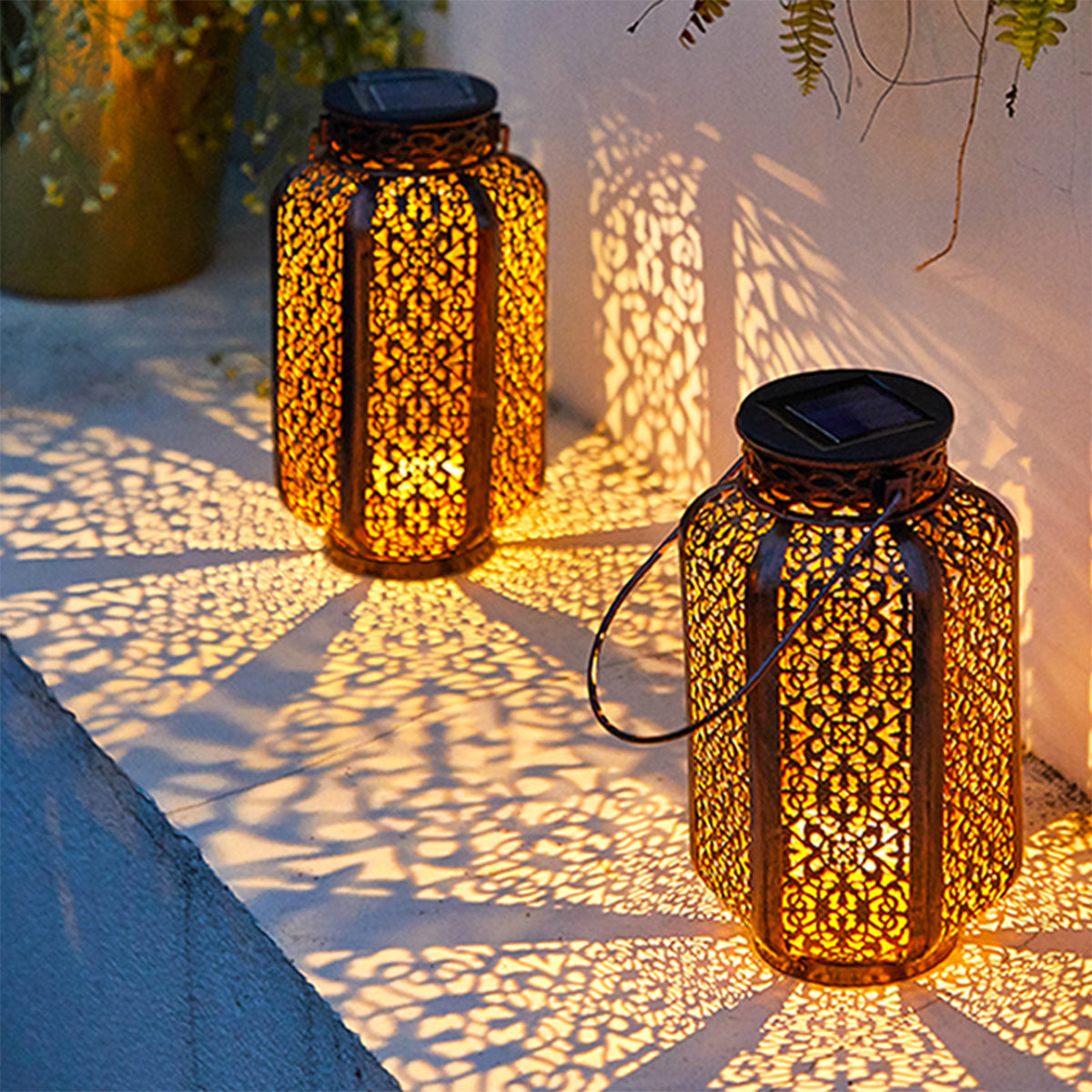 Zonne-energie buitenlamp met uniek lichteffect in de tuin