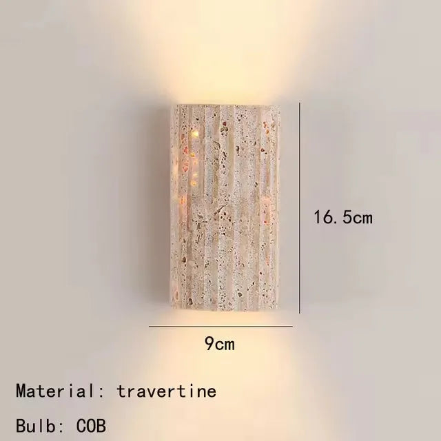 Travertijn Wandlamp — Gevormd Natuursteen met Warme Gloed