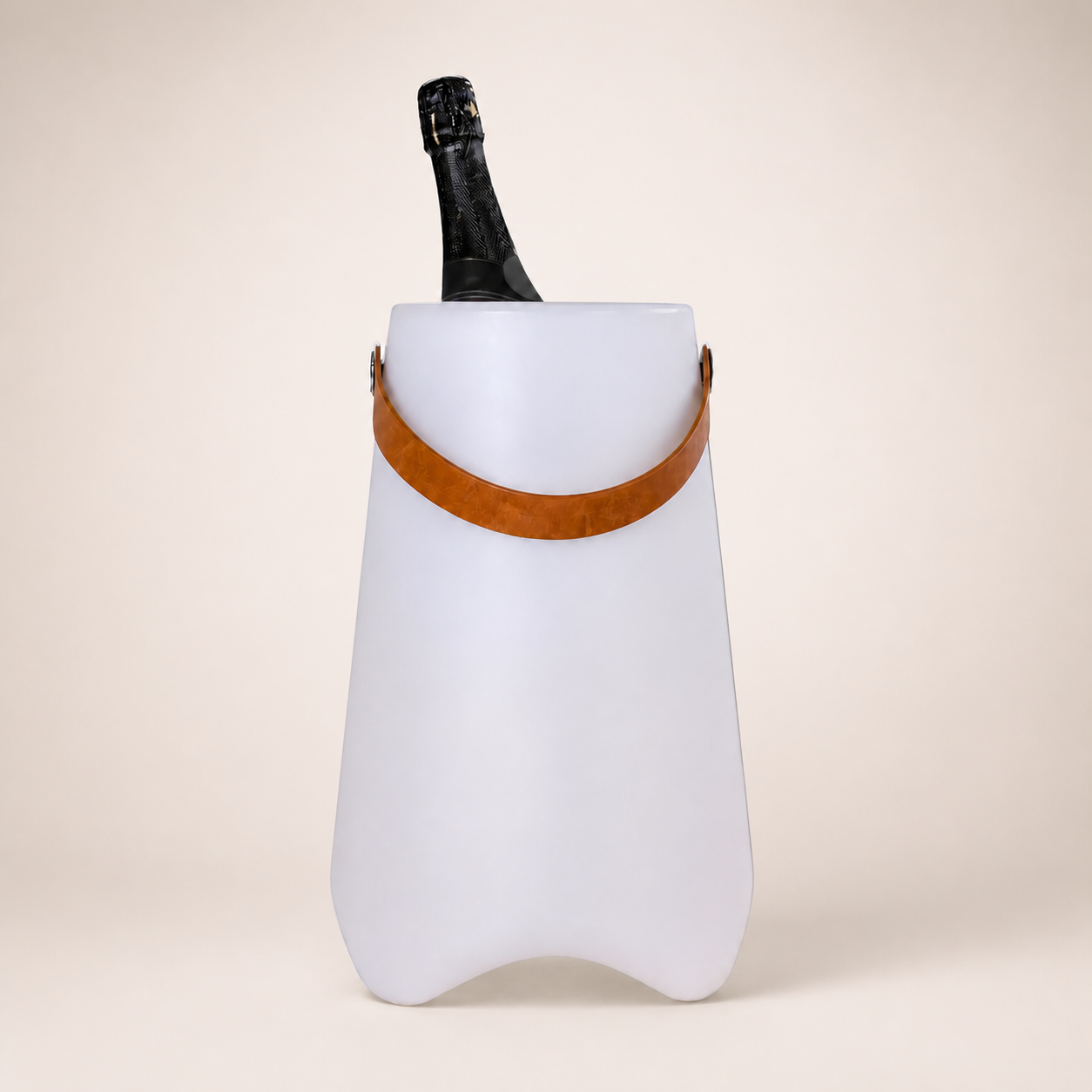 Saint-Tropez LED Wijnkoeler op warm gebroken witte achtergrond