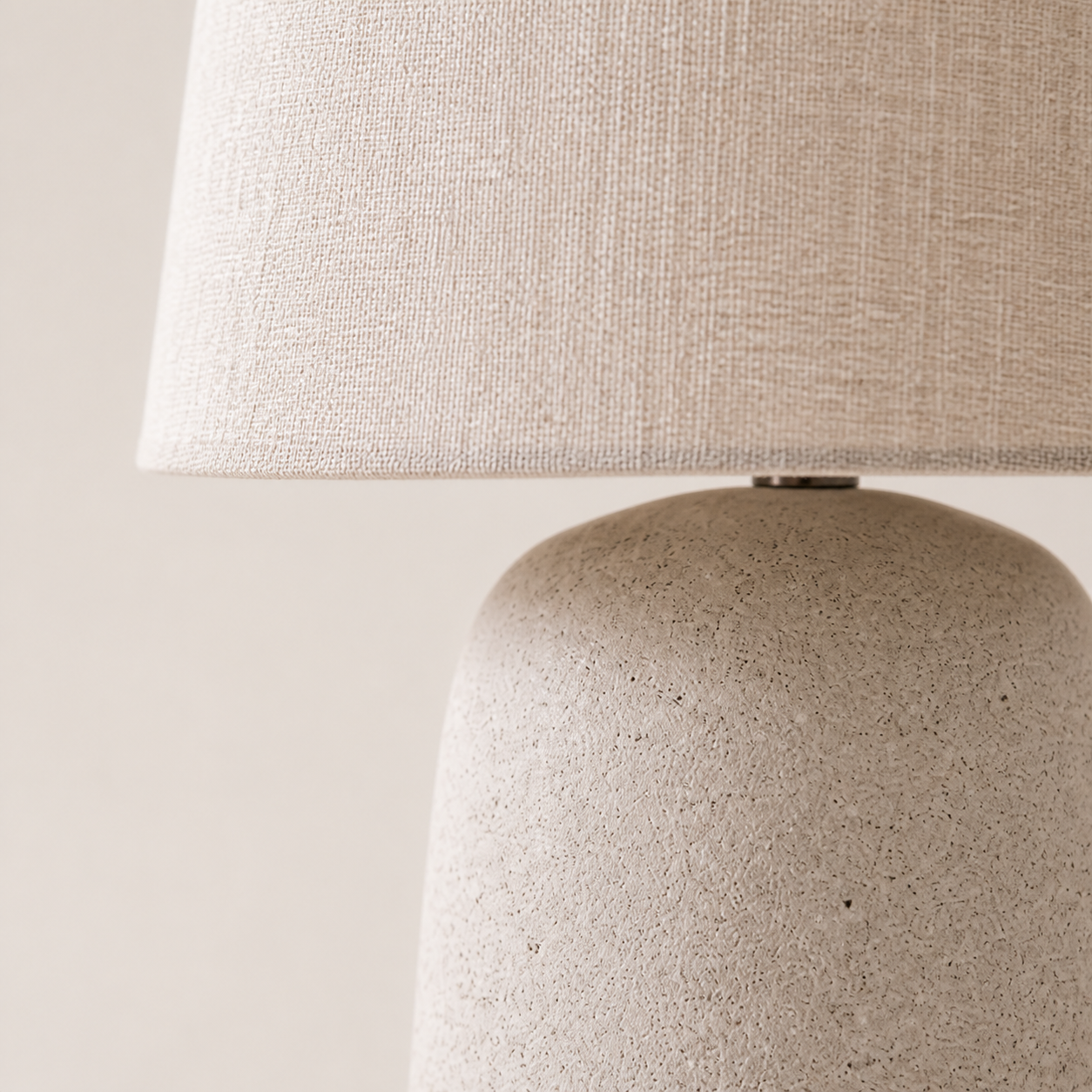 Detail Croft tafellamp met linnen kap