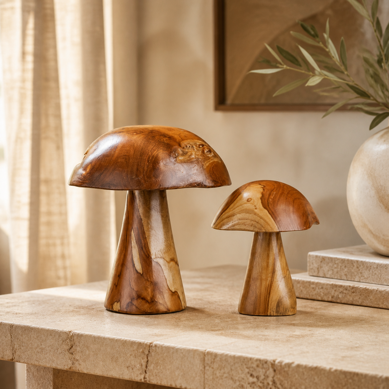 Kodi houten paddenstoelen op travertinen tafel
