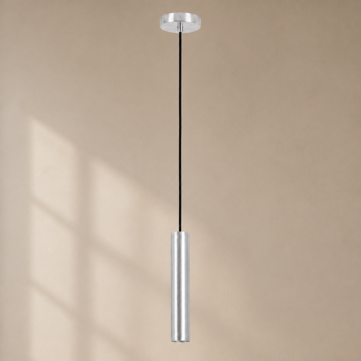 Paris zilveren hanglamp in warme beige studio