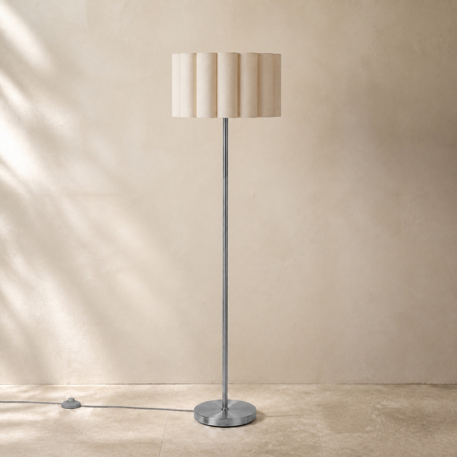 Watton vloerlamp in warme beige studio